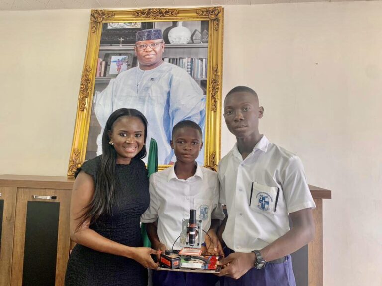 Minister Salima Bah with young Innovators in Sierra Leone